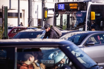20190402 9 Meiser fietser verkeer file auto autos