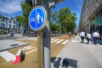 Gedeeld fietspad voor fietsers en voetgangers op de Kleine Ring