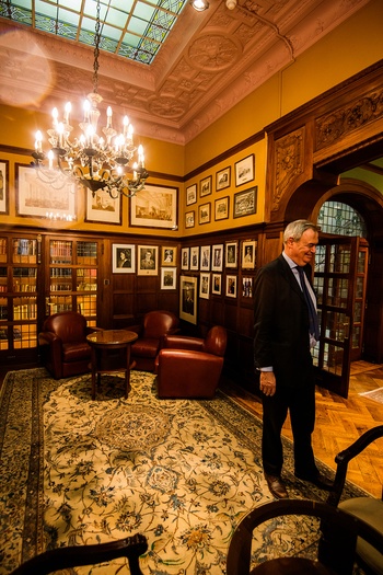 Olivier De Clippele (MR) in de Cercle Gaulois, gentlemen's club in het Warandepark