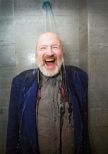 Graaf Laurent d'Ursel, directeur en bezieler van daklozencentrum DoucheFLUX