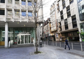 Muntpunt op het Muntplein, communicatiehuis, bibliotheek en ontmoetingsplek voor Nederlandstalige Brusselaars