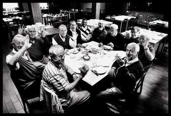 Het missiehuis van Scheut aan de Ninoofsesteenweg in Anderlecht in 2010: Marcel Mathys en collega's samen aan tafel