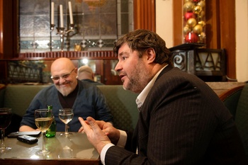 Filip Moeykens en Henk Van hellem in Hotel Taverne Esperance