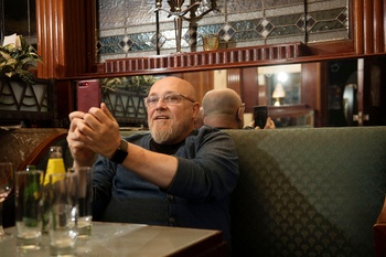 Henk Van hellem in Hotel/Taverne Esperance