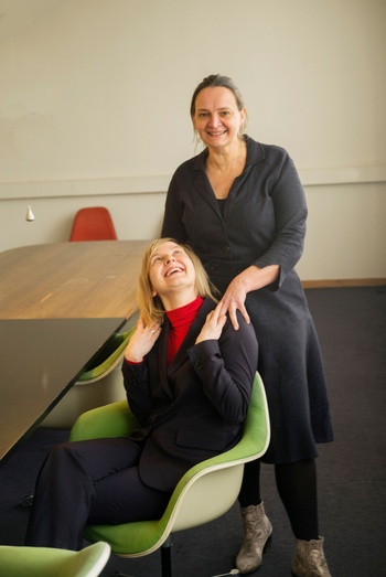 Katleen Van Langendonck (Kaaitheater) en Veerle Kerckhoven (Bronks)