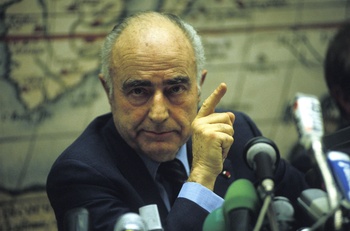 15 februari 1989: persconferentie van Paul Van Den Boeynants na zijn ontvoering door de bende van Patrick Haemers