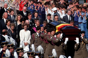 7 augustus 1993: de Koninklijke familie in de rouwstoet bij de begrafenis van Koning Boudewijn