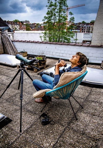 Niels Goulem volgt de vogeltrek vanaf zijn dakterras in Etterbeek