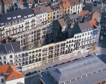 Het Sint-Goriksplein in 2004: renovatie na decennialange verloedering