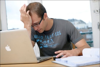 Telewerken op de laptop tijdens de lockdown van de coronacrisis