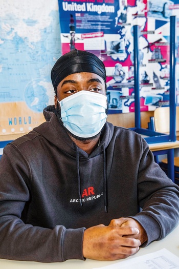 Jean zit in het zesde jaar sociaal-technische wetenschappen: "School is toch beter dan thuis."