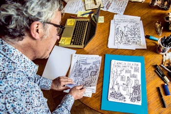 Illustrator en kunstenaar Benoît van Innis maakt een tekening voor zijn eigen zestigste verjaardag