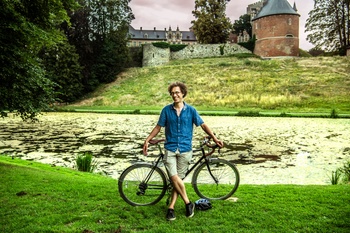 Op twee wielen door de achtertuin van Brussel: BRUZZ-redacteur Kris Hendrickx fietst door het Pajottenland met halte aan aan het kasteel van Gaasbeek
