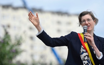 Catherine Moureaux (PS), burgemeester van Sint-Jans-Molenbeek, bij de inhuldiging van het nieuwe fietspad op de Alphonse Vandenpeereboomstraat op 15 juli 2020.