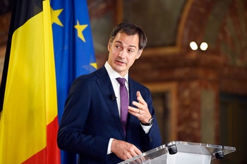 Nieuwbakken premier Alexander De Croo (Open VLD) tijdens de persconferentie van 30 september 2020 waarop hij en Paul Magnette (PS) hun nieuwe regering voorstellen