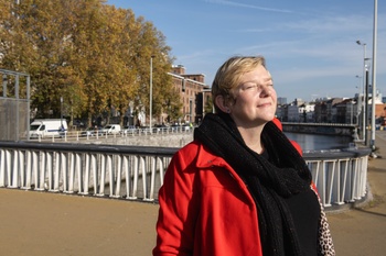 Tania Dekens, leidend ambtenaar bij de Brusselse welzijnsinstelling Iriscare