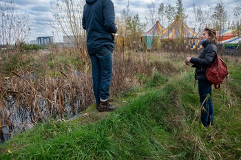 Natuurgids Véronique Daems op de Josaphatsite