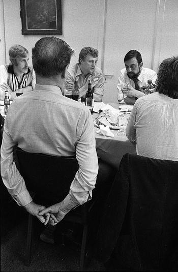 Sus Verleyen (rechts, met baard) op een Knack-debat met Lode Claes en Kris Merckx in 1979