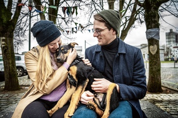 Manon Vandewalle en haar vriend Thibault Viaene kozen voor Ludo als huisdier: "Zonder thuiswerk hadden we nu geen hond gehad"