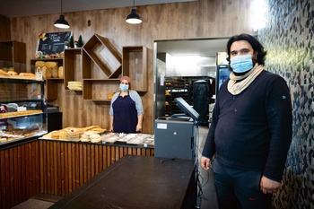 Bakker Samir Aarab in zijn bakkerij aan de Stralingradlaan