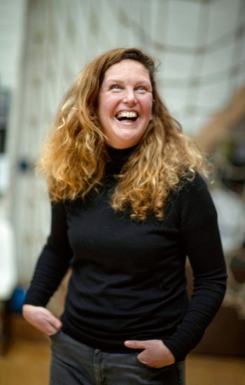 Liselotte Vanheukelom, de nieuwe directeur van jeugdorganisatie JES Brussels