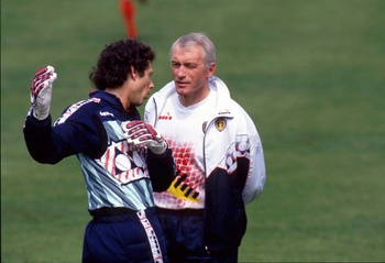 Paul Van Himst als bondscoach van de Rode Duivels met Michel Preud'homme in 1995