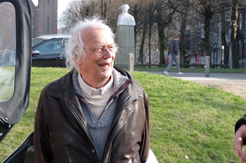 Architect Luc Schuiten ontwierp zelf de Twike, een elektrisch aangedreven trapauto, waarmee hij al een twaalftal jaar door Brussel rijdt