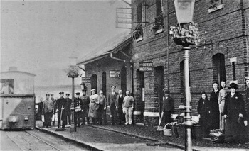 Voeding in de stad: het vertrek van de boerentram in Sint-Kwintens-Lennik in 1903