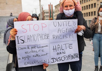 Protest in Brussel tegen het hoofddoekenverbod in het hoger onderwijs