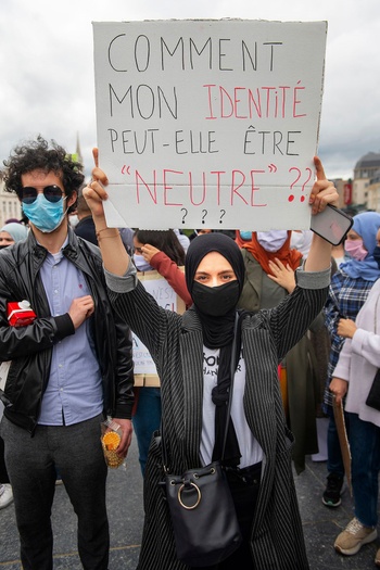 Protest in Brussel tegen het hoofddoekenverbod in het hoger onderwijs