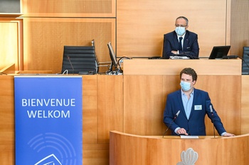 Rachid Madrane, voorzitter van het Brussels Parlement, en Tristan Roberti (Ecolo) op de eerste bijeenkomst van de burgercommissie over 5G op 29 april 2021