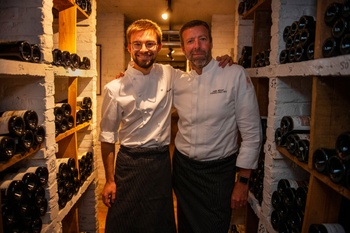 Lionel Rigolet (rechts), chef-kok van sterrenrestaurant Comme Chez Soi