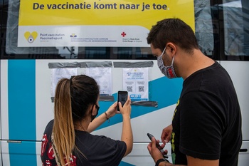 Via de QR-code kunt u de haltes van de vaccinatiebus checken
