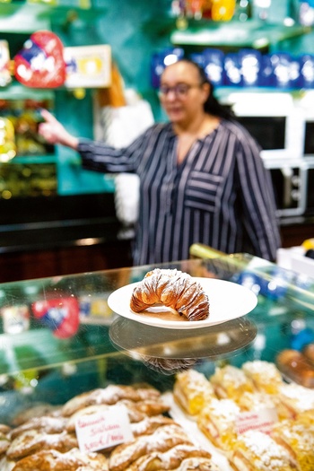 1777 Bakkers verkoopster bij Giovanni Levanto van Pasticerria Giovanni in Schaarbeek 16