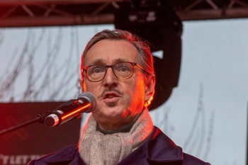 26 december 2021: Peter de Caluwe, algemeen directeur-intendant van de Koninklijke Muntschouwburg, op de protestmanifestatie cultuursector aan de Kunstberg