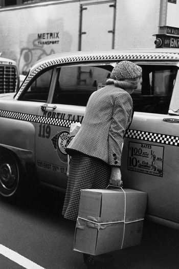 1783 Helen Levitt New York, 1982  Film Documents LLC, courtesy Galerie Thomas Zander, Cologne