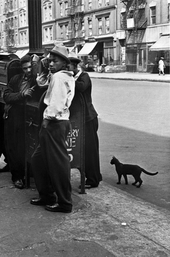 Helen Levitt New York, 1940  Film Documents LLC, courtesy Galerie Thomas Zander, Cologne