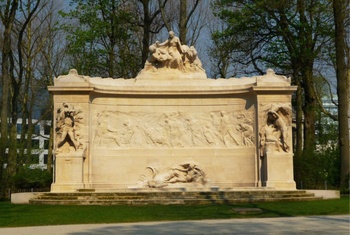 Monument voor de Belgische pioniers in Congo in het Jubelpark (Thomas Vinçotte, 1921)
