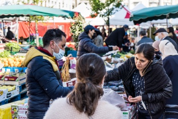 mondmaskerplicht markt molenbeek gemeenteplein molenbekenaars