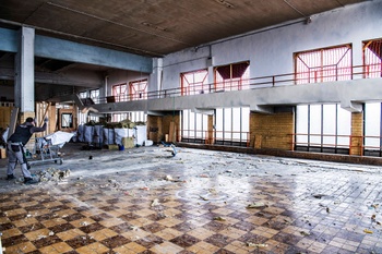 De Nederlandstalige jezuïetenschool Egied Van Broeckhoven op de Ninoofsesteenweg bij het Weststation kreeg een bouwergunning en komt in de voormalige brouwerij Vandenheuvel.