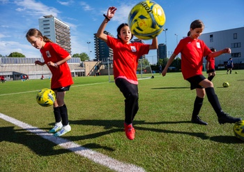 1802 Meisjesvoetbal RWDM 25 bewerkt