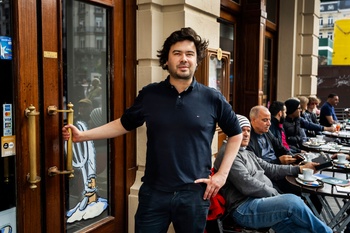 Andres Van Den Heede, uitbater Le Grand Café, vlak aan de Beurs