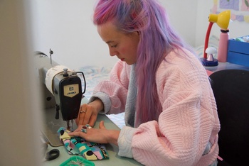 Tijdens de lockdown kreeg Wendy Malinovsky het idee om te werken met pastelachtige kleuren, om het leven op te fleuren.