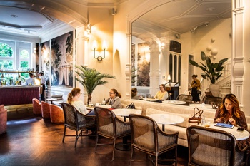 The Nine, de Women Only Business Club van Georgia Brooks, bestaat één jaar
