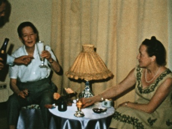 Nelly & Nadine drinken champagne in Caracas