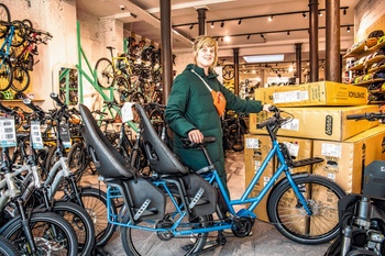 Bruzz 1823 Fiets is nieuwe auto Véronique en haar nieuwe fiets 4