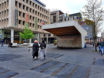 17 april 2023: de leegstaande kiosk op het het Muntplein