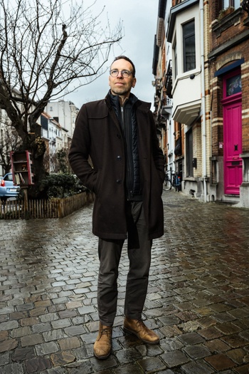Nicolas Bernard, jurist en professor aan de Université Saint-Louis, gespecialiseerd in de de huizenmarkt