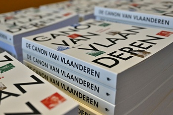 'De canon van Vlaanderen in 60 vensters', uitgegeven door Borgerhoff & Lamberigts