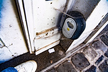 Airbnb op de Grote Markt: de sleutel zit veilig verborgen achter kluisje met cijferslot aan de de buitendeur